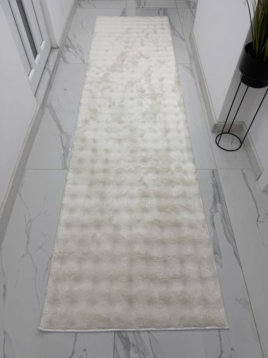 Чисто нов килим/пътека бял