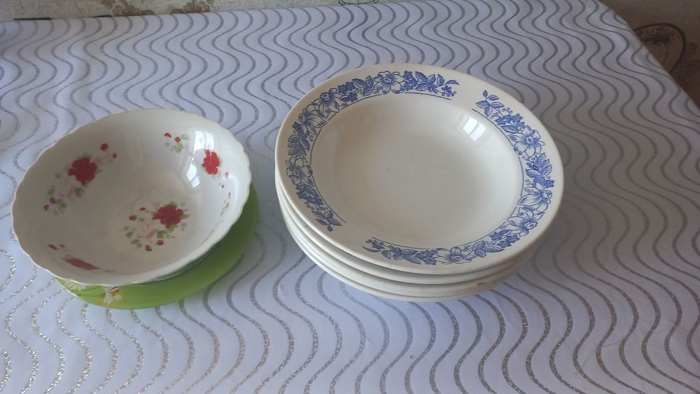 Отдам даром посуду вещи детские для мальчика и мужские вещи