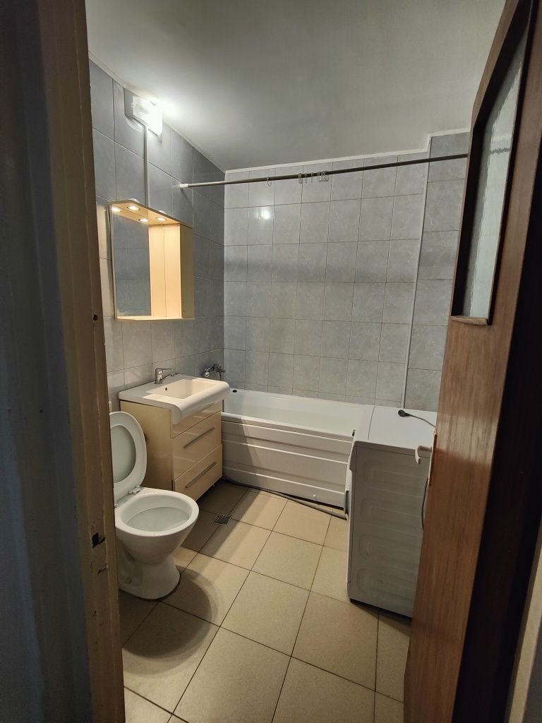 Închiriez apartament 2 cam 54mp, zona Hala Traian, central