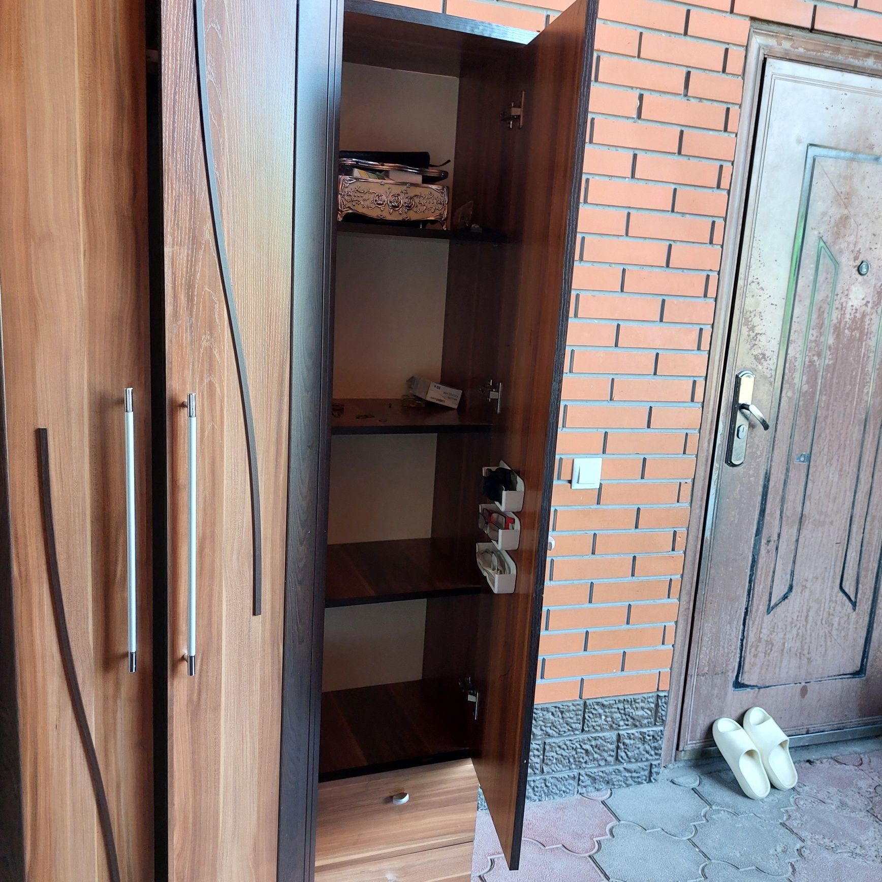 Продам шкаф срочно!