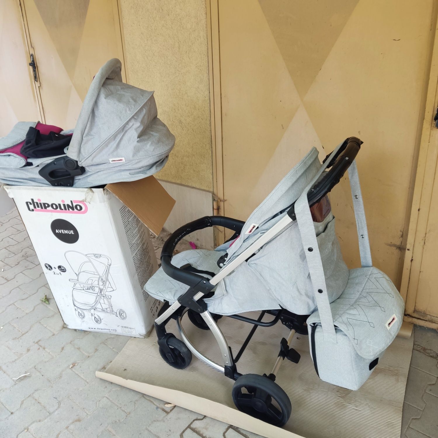 Детска количка  2  в 1 с кош за новородено и столче за кола