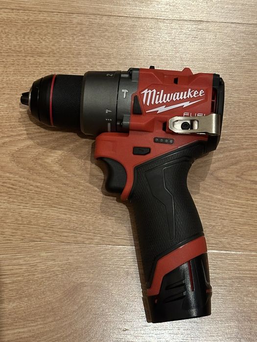 Акумулаторен винтоверт MILWAUKEE M12FDDXKIT 2 батерии и зарядно