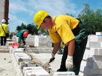Бригада строителей каменщики бетонщики штукатурщики