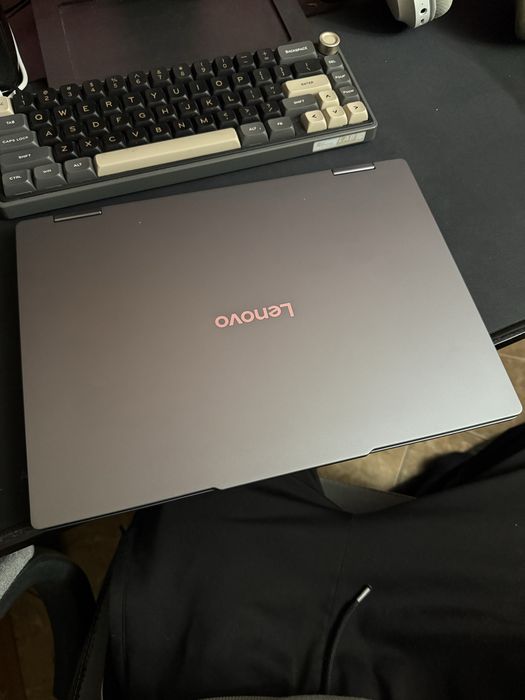 Vand laptop lenovo nou