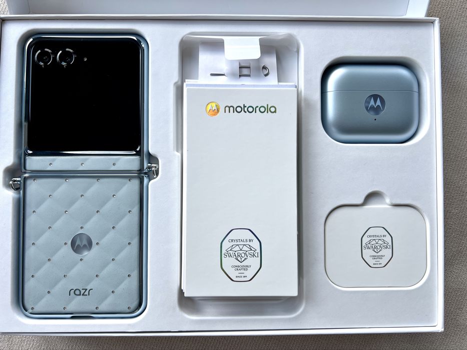 Смартфон Motorola Razr 60 Ultra 256GB Swarovski Ново