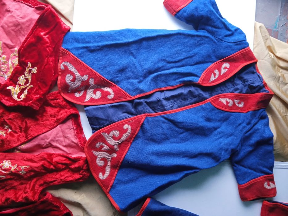 Казахские национальные детские халаты жилетки СССР  из шёлкового плюша