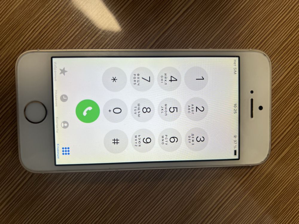 iphone se  yangi iphoneni hamma narsasi ishlaydi ideal 100% toza tel