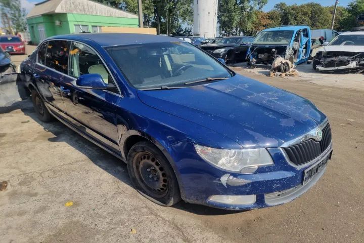 fete de usi usa  portiera stanga dreapta fata spate vas lichid parbriz expansiune compresor clima clapeta de acceleratie  Skoda Superb 2 motor 2.0tdi  BMM  Dezmembrez