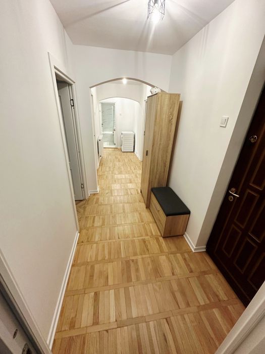 Proprietar inchiriez ap. cu 4 camere, 2 locuri de parcare