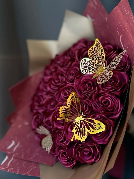 Buchete de trandafiri din satin