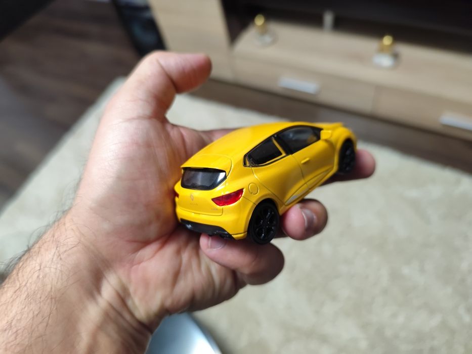Vând macheta Welly Renault Clio Rs