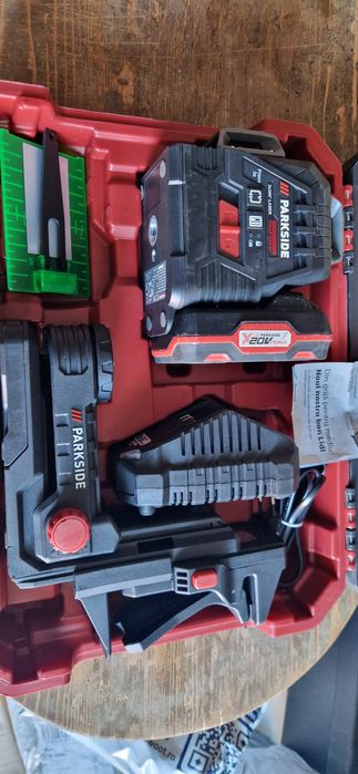 Laser parkside cu 3 linii.