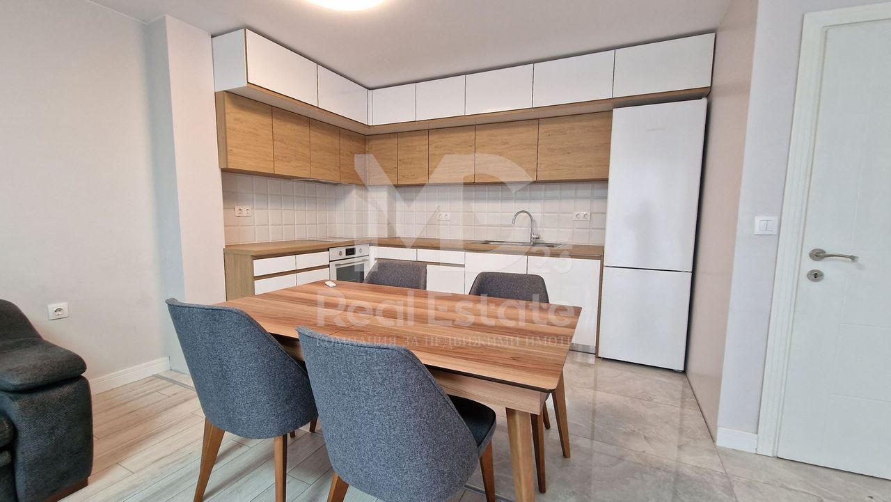 Продава се Тристаен апартамент в Пловдив, Остромила - 150 кв.м за 1667 €/кв.м - Снимка #2