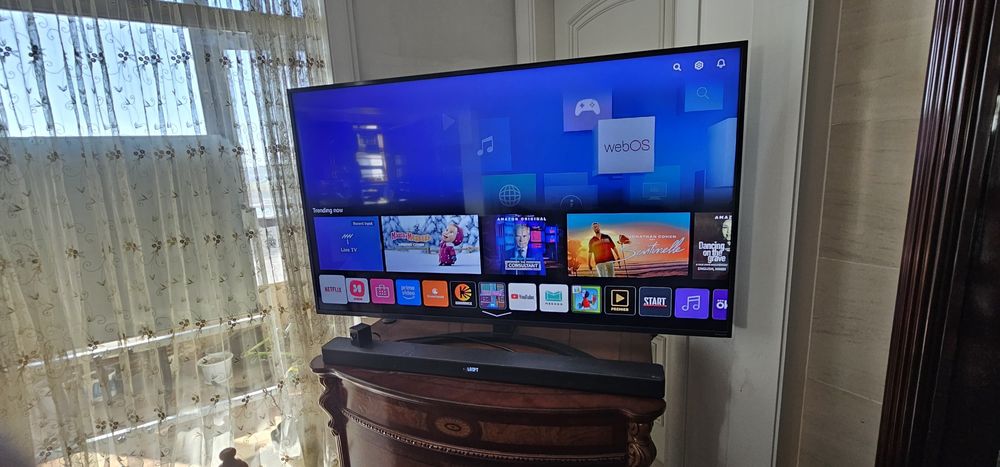 Телевизор LG  Диагональ 165 см