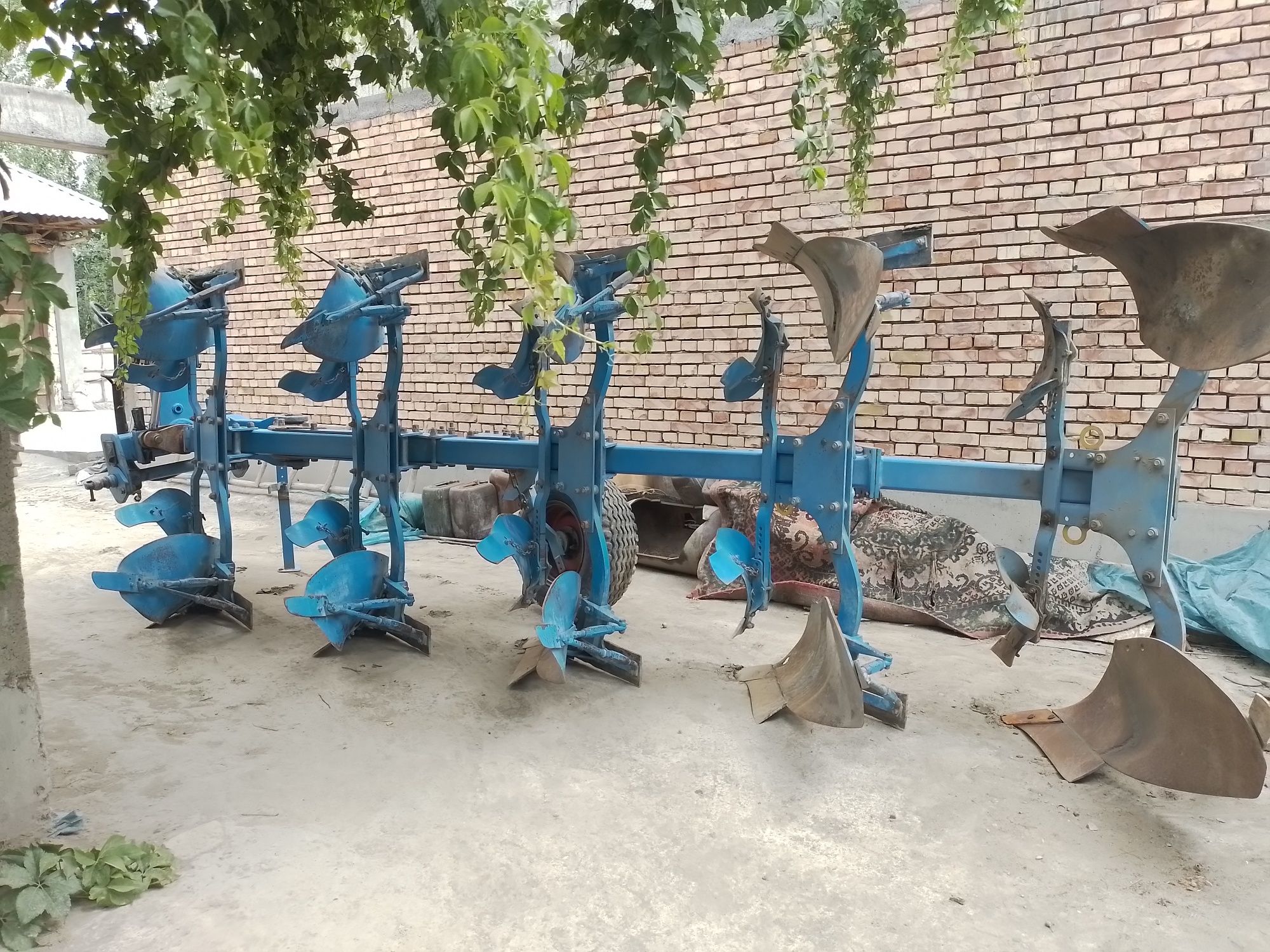 Lemken 4+1 sotiladi