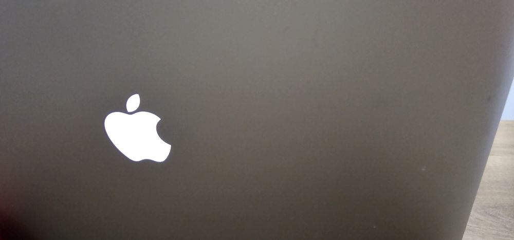 Macbook pro ca nou