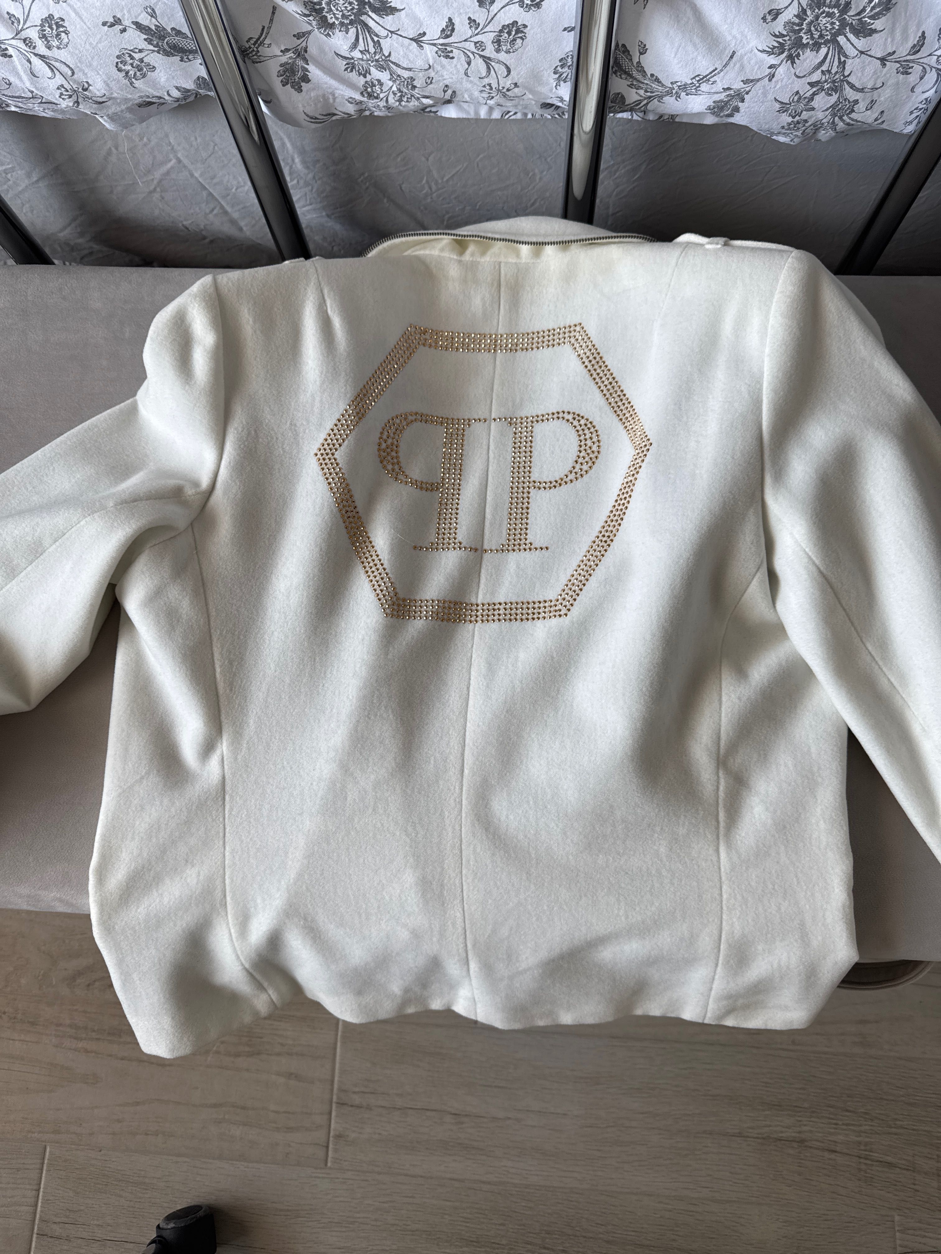 Сако дамско Philipp Plein  кремаво, едва носено, в добро състояние.