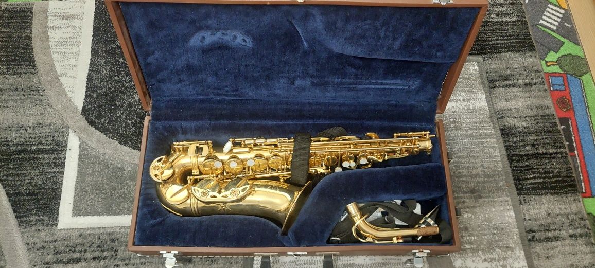 Saxofon de vanzare