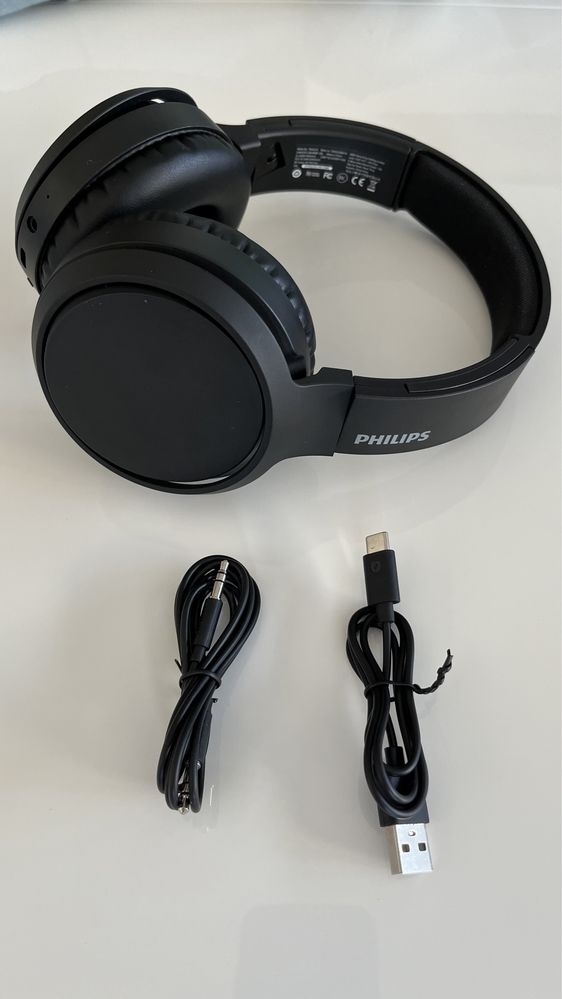 НОВИ Philips Bluetooth слушалки over the ear модел TAH5205BK/00