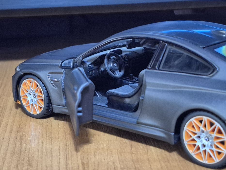 Macheta auto de colecție 1 24 BMW M4 GTS