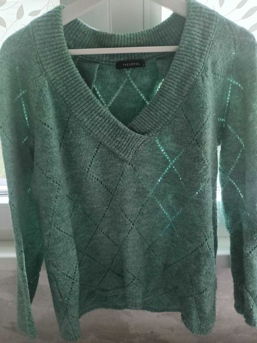 Дамски пуловери по 12лв различни модели