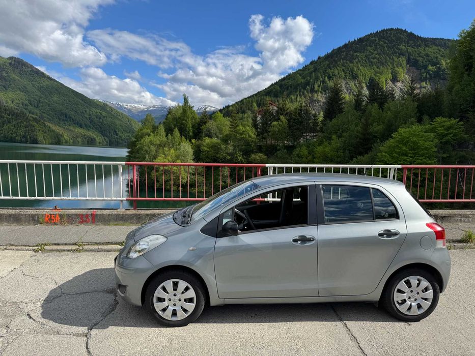 Toyota Yaris IMPECABILA 1.33 benzina 101 cp 6 trepte 49.000 km