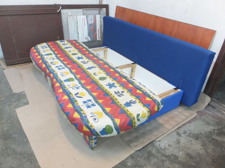 Canapea extensibila foarte comoda 140x200 cu lada de depozitare
