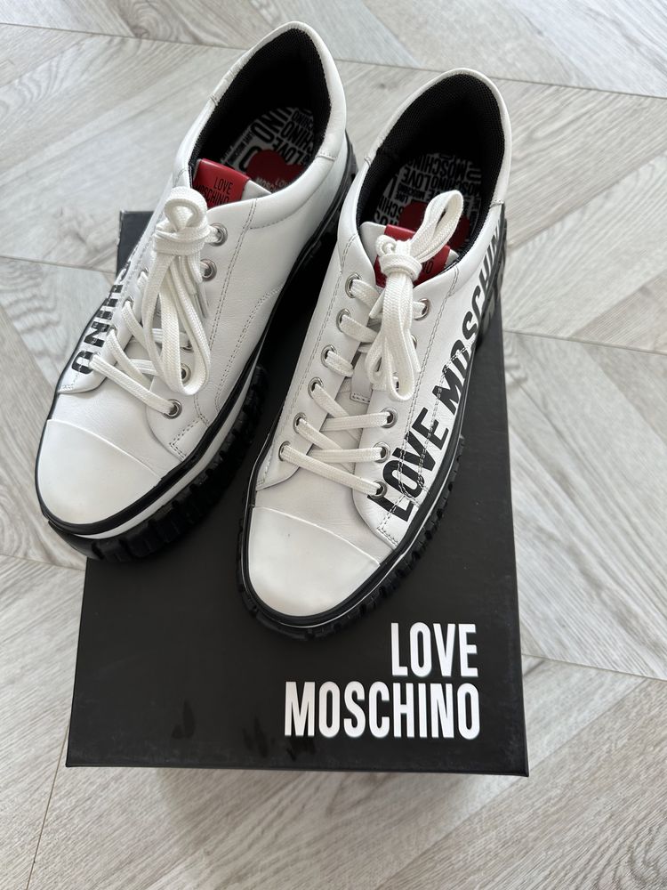 Обувки Love Moschino