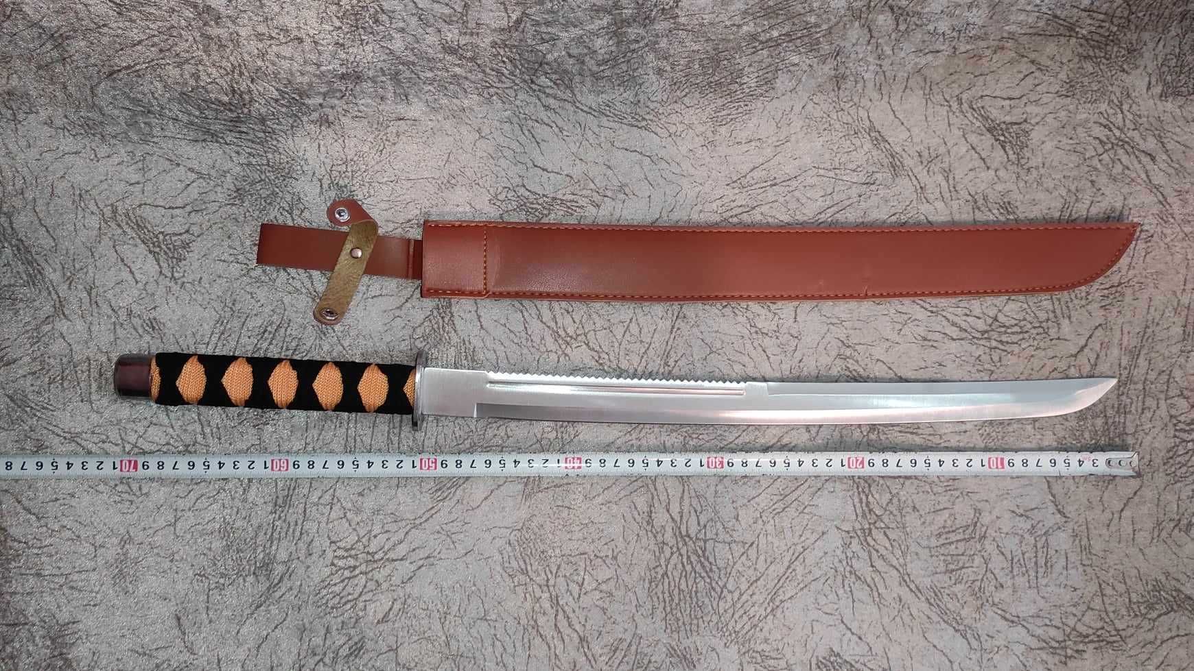 метален меч с капия