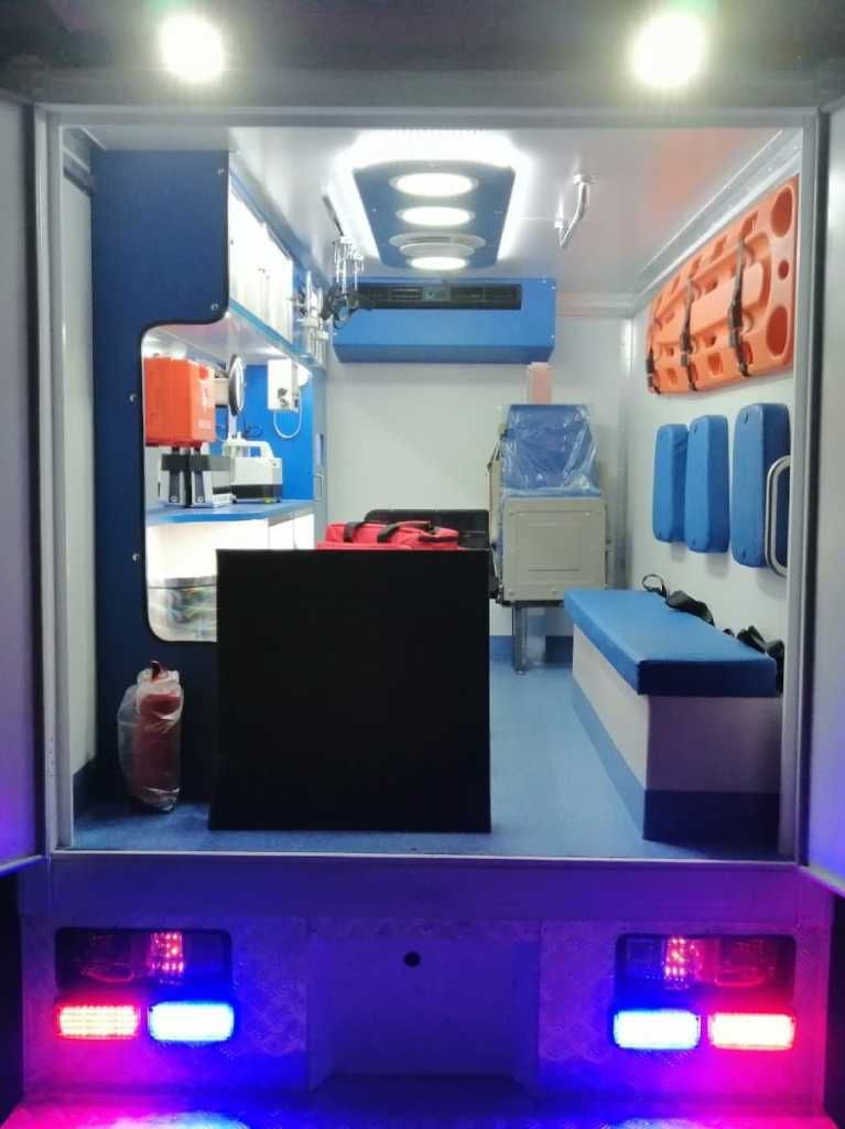 Машина скорой помощи 4х4 внедорожник Toyota hilux ambulance 4x4