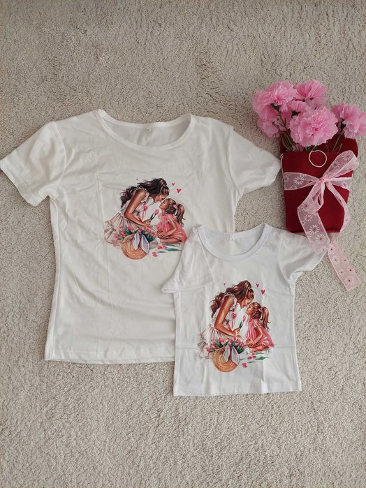 Еднакви тениски мама и бебе