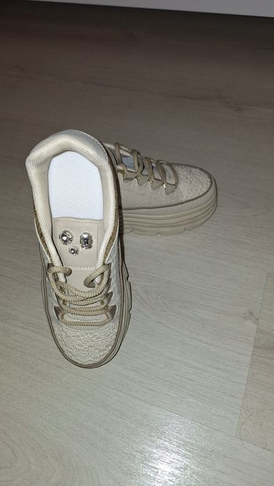 Спортни обувки, сникърси номер 36