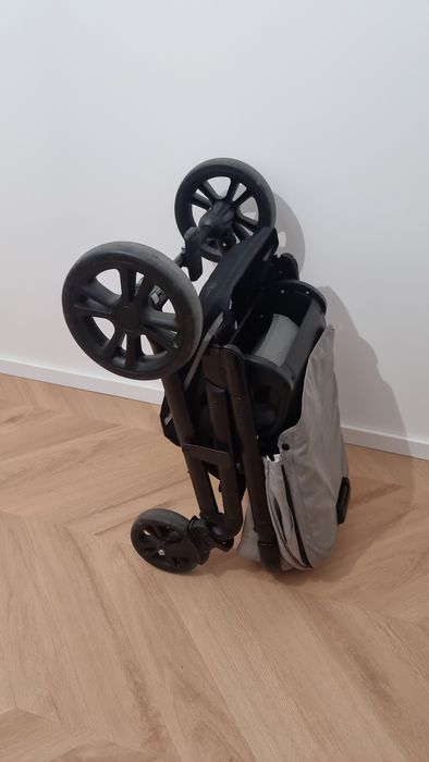 Cărucior Joie Chrome Pebble – ca nou, folosit foarte puțin