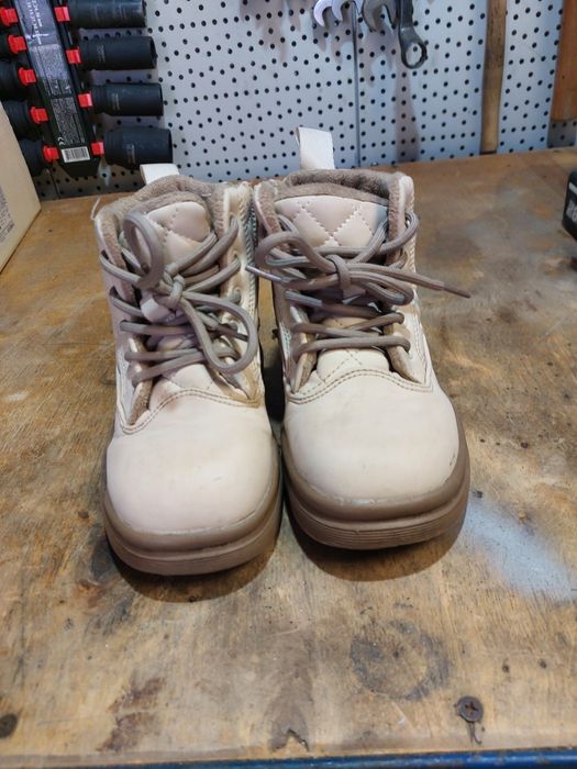 Продам детскую зимнюю обувь