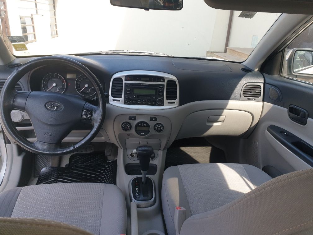 Vand Hyundai Accent 1.6 benzina