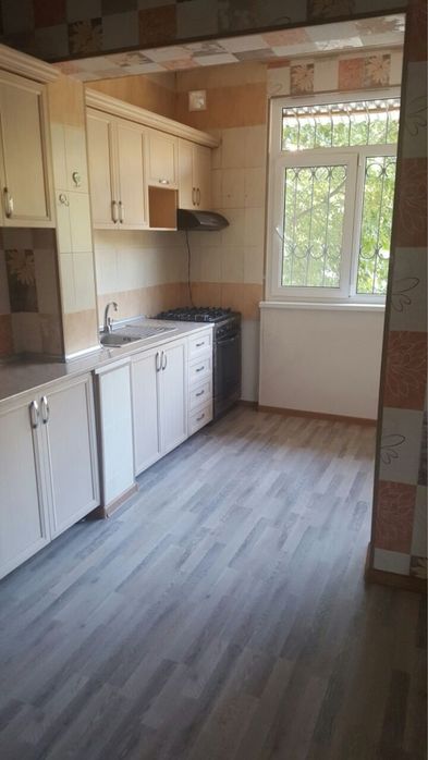 Чорсу, Гулобод, Супер локация! 1 линия, 3 хона, 2-этаж, 71 м2