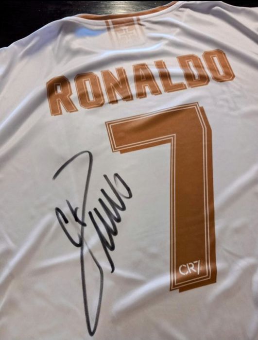 Tricou semnat de Cristiano Ronaldo