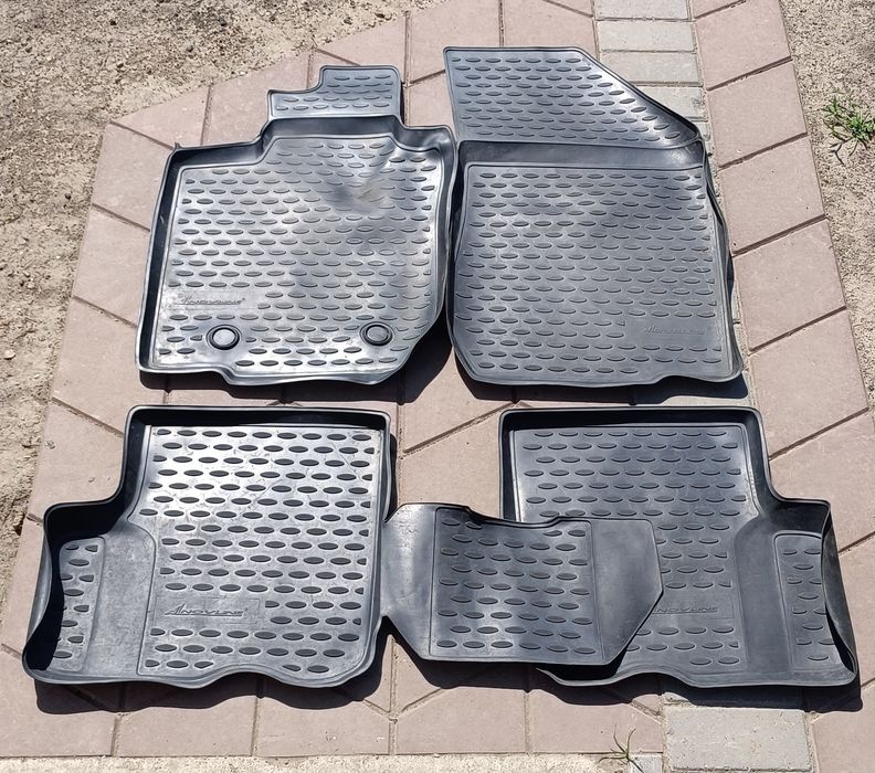 Коврики резиновые полики Ларгус