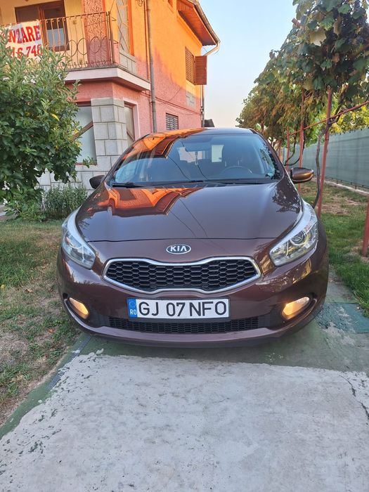 Vând KIA CEED 1.4