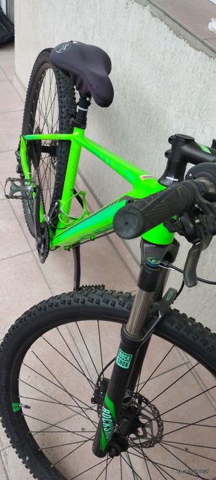 Vând bicicletă pentru bărbați