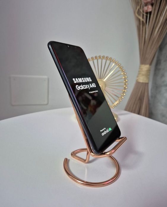 Cu husa samsung a40 Nou !