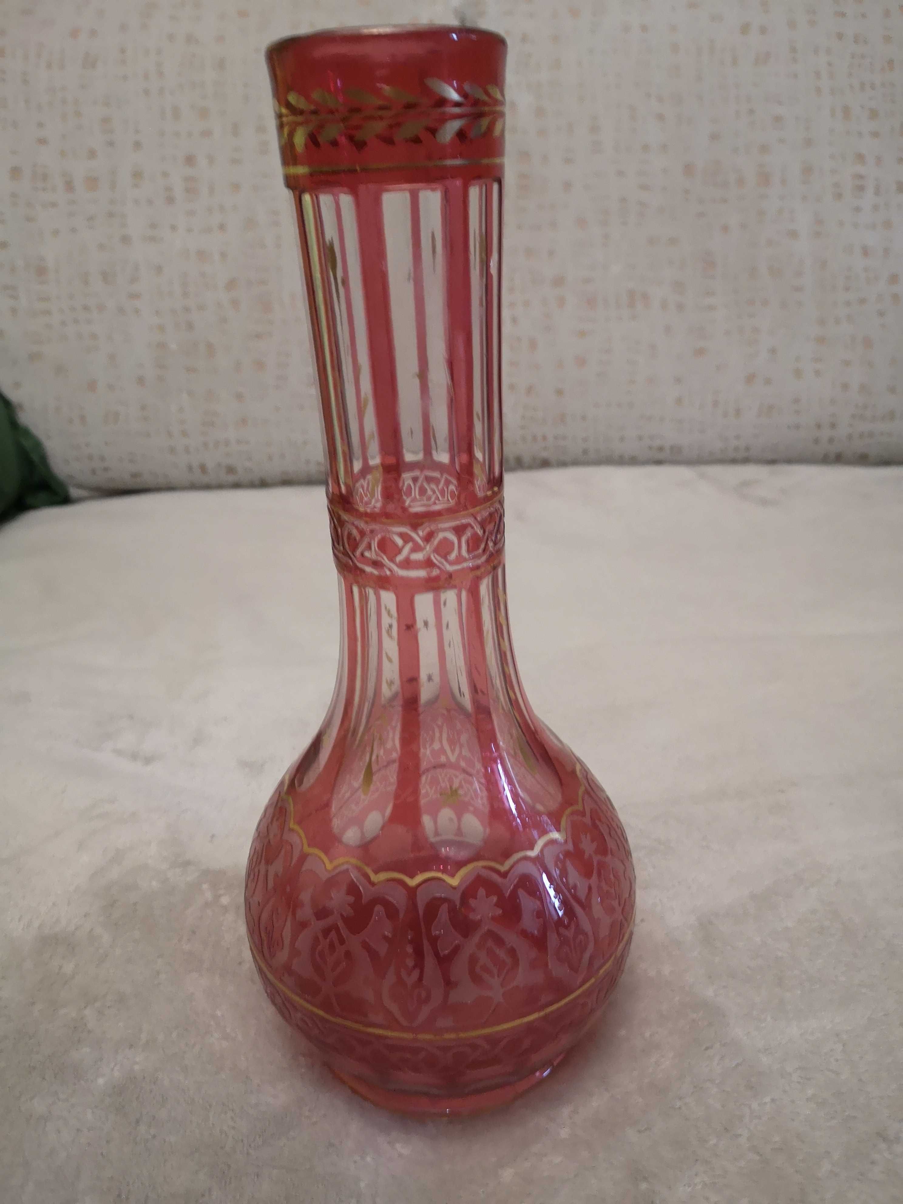 Графин - ваза, розово красного цвета с позолотой