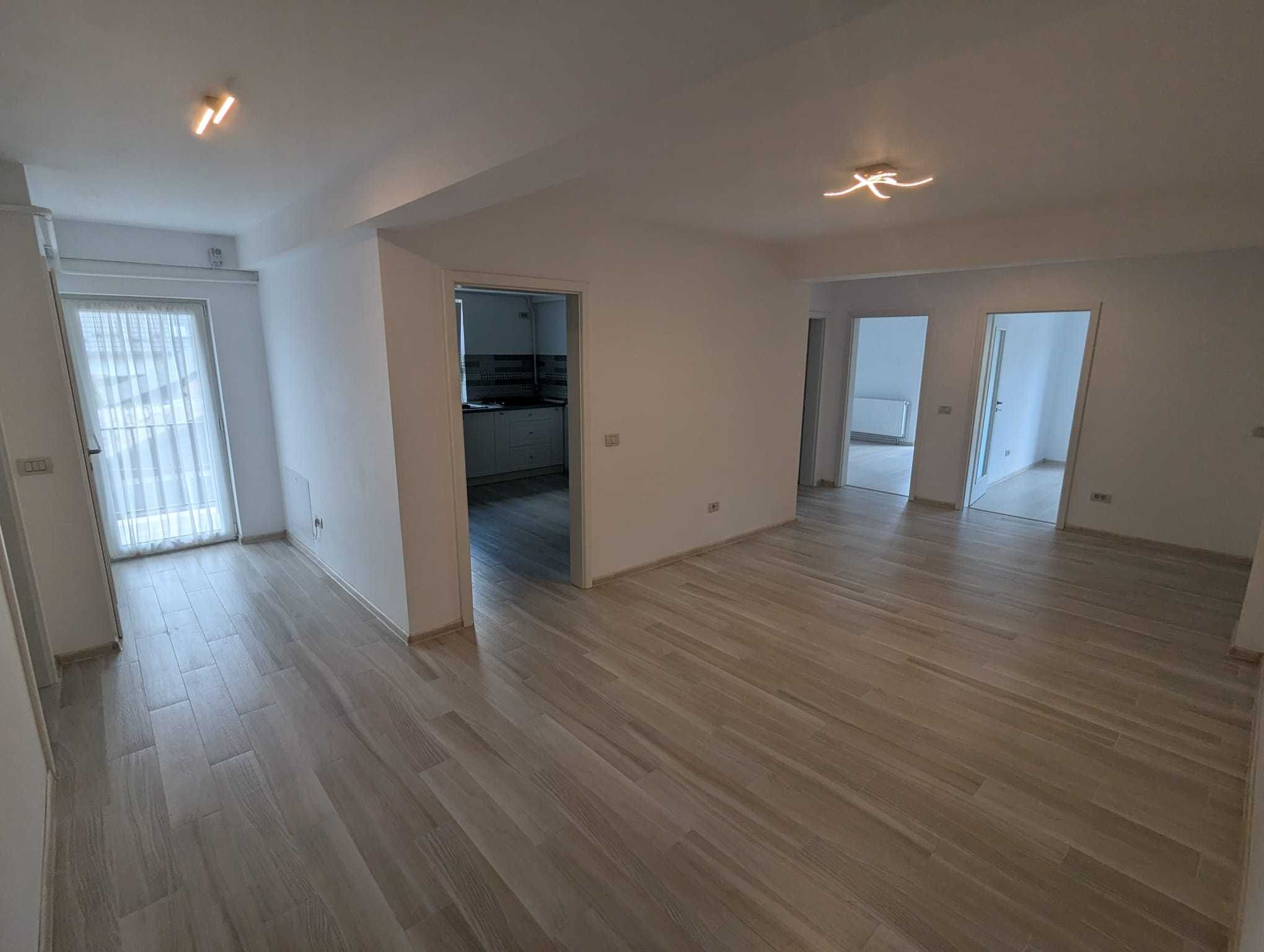 Apartament 4 camere,  etajul 1, 90 mp, bloc nou, la 250 m de Arinis