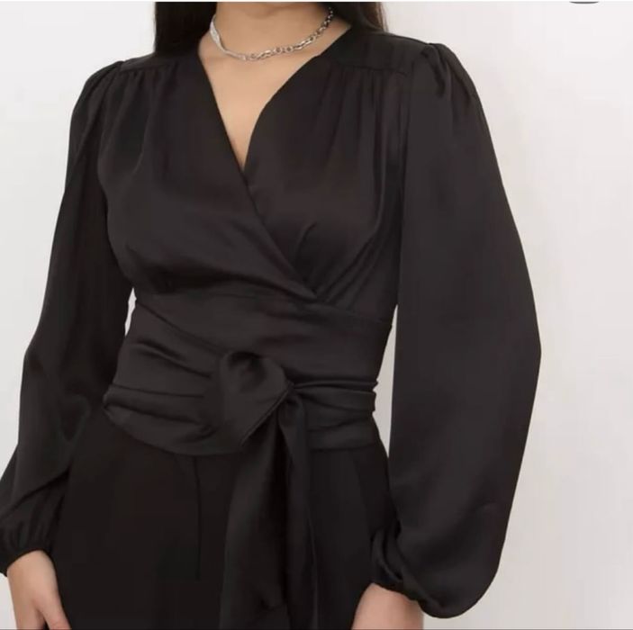 Продам женскую атласную блузку размер 42-46