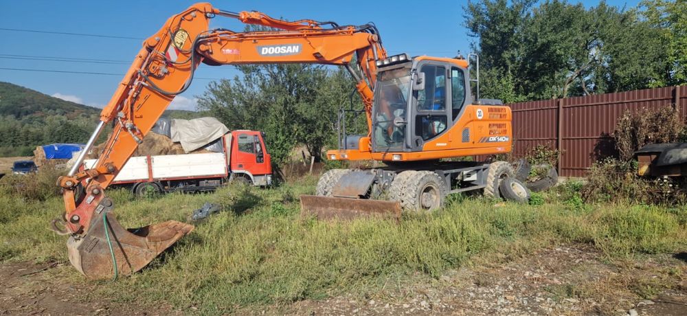 Excavator pe roti Doosan DX 140 W impecabil 2800 ore