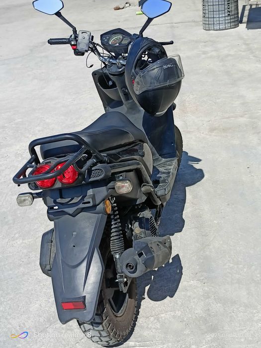Skuter 150 kub,holati tiniq.hech qanday aybi yóq,yangidek yili 03.2025