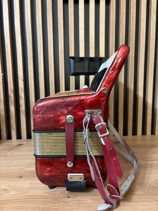 Acordeon Hohner Student cu 48 de basi