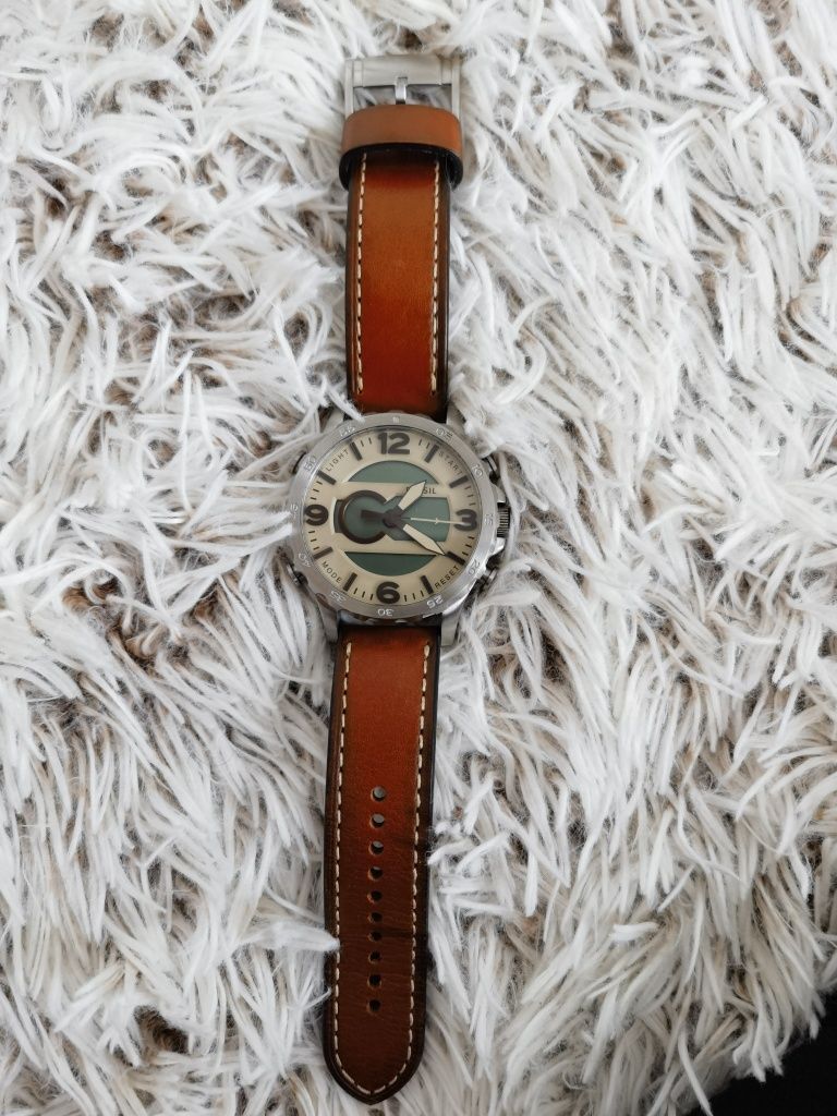 Ceas Fossil Nate