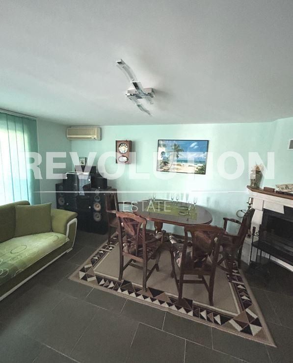 Дава се под наем Къща в к.к. Златни пясъци - 360 кв.м за 2300 € - Снимка #6