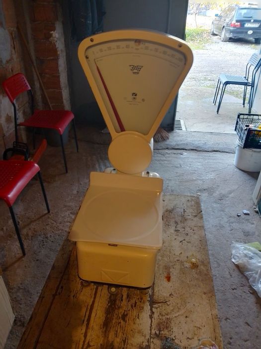 Продавам кантар в много добро състояние